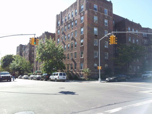[WOODSIDE Real Estate, listing number 5615846]